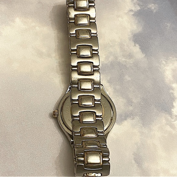 Invicta Women’s Swiss All Stainless Steel Water Resistant Watch 9351 - Picture 4 of 5